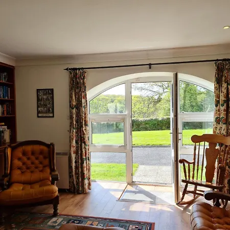 No 12 Old Manor Ballynahinch 別荘